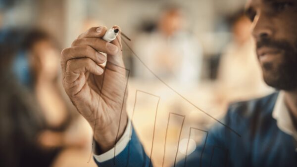 生成AIマーケティング 経営戦略|AIを経営の中核に据えるための意思決定と組織設計